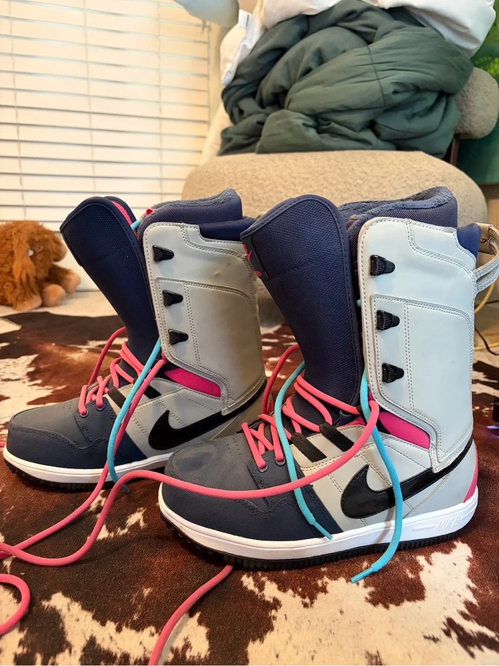 Nike Snowboard Boots in Navy, Pink & Teal Accents